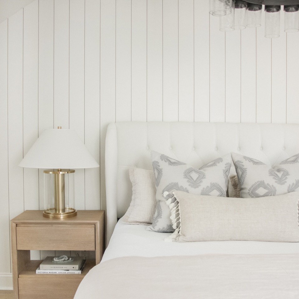 Primed White Wood Shiplap Boards (25 SF)