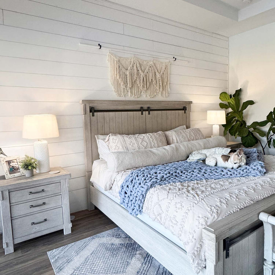 Primed White Wood Shiplap Boards (25 SF)