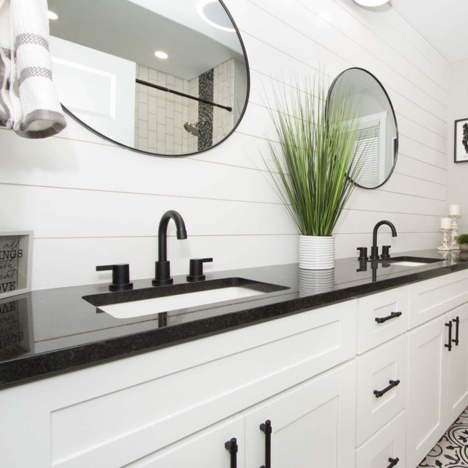 Primed White Wood Shiplap Boards (25 SF)